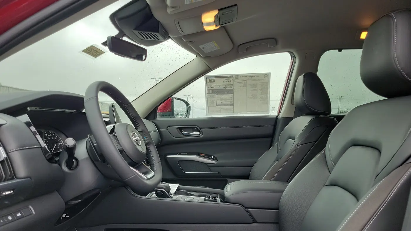 2025 Nissan Pathfinder SL