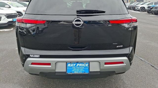 2023 Nissan Pathfinder SL