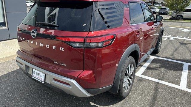 2024 Nissan Pathfinder SL