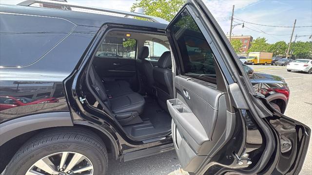 2025 Nissan Pathfinder SL