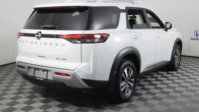 2025 Nissan Pathfinder SL