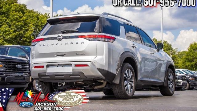 2025 Nissan Pathfinder SL