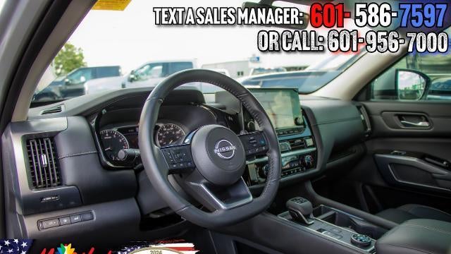 2025 Nissan Pathfinder SL
