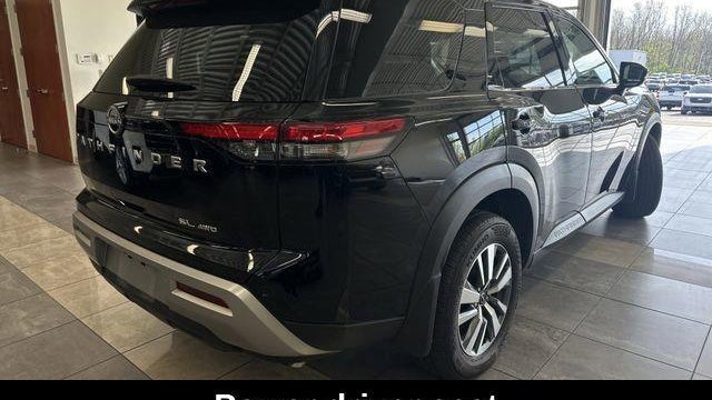 2025 Nissan Pathfinder SL