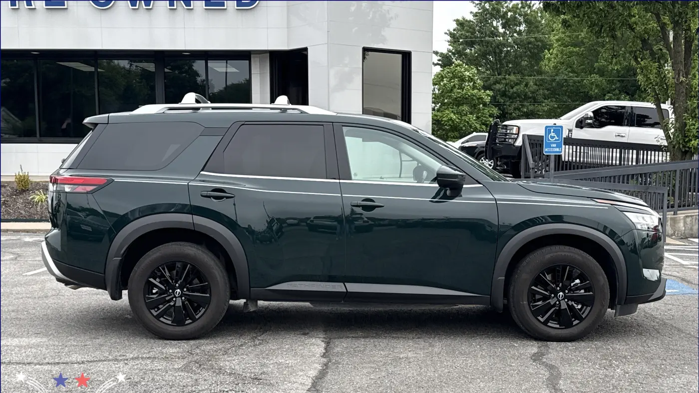 2024 Nissan Pathfinder SL
