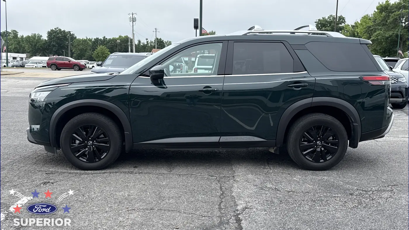 2024 Nissan Pathfinder SL