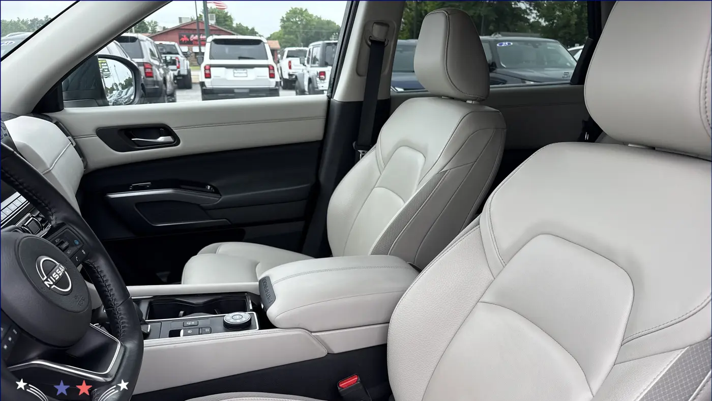 2024 Nissan Pathfinder SL
