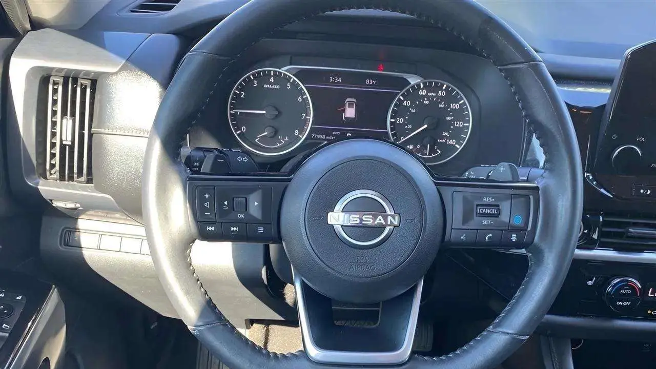 2022 Nissan Pathfinder SL