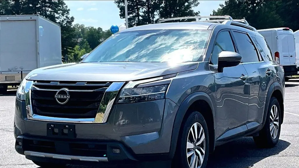 2022 Nissan Pathfinder SL