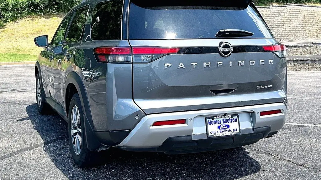 2022 Nissan Pathfinder SL