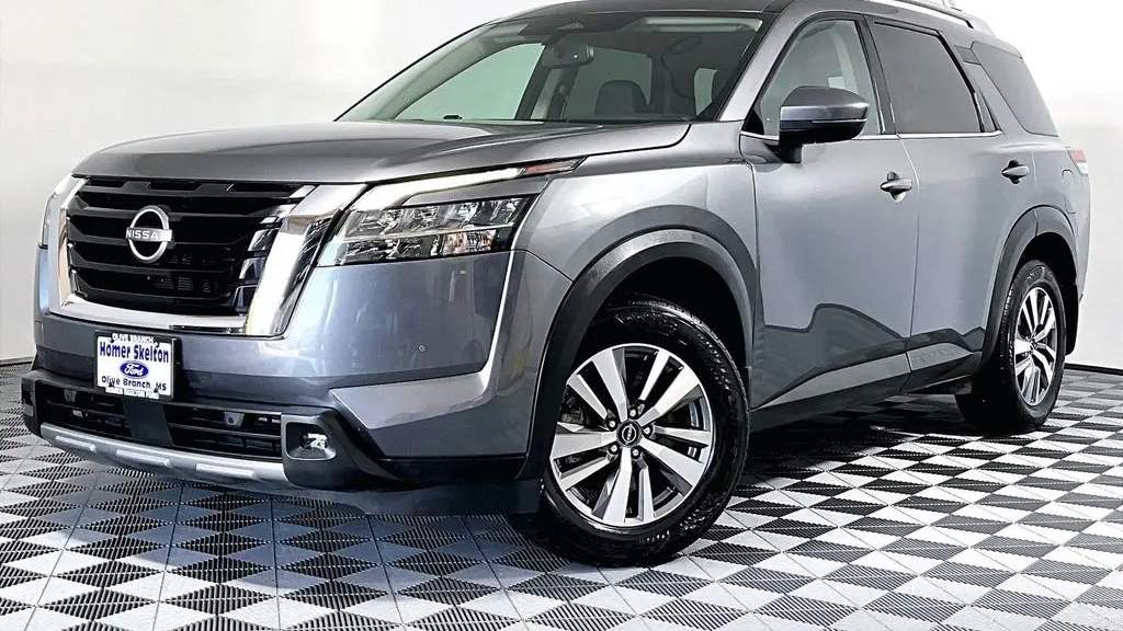2022 Nissan Pathfinder SL