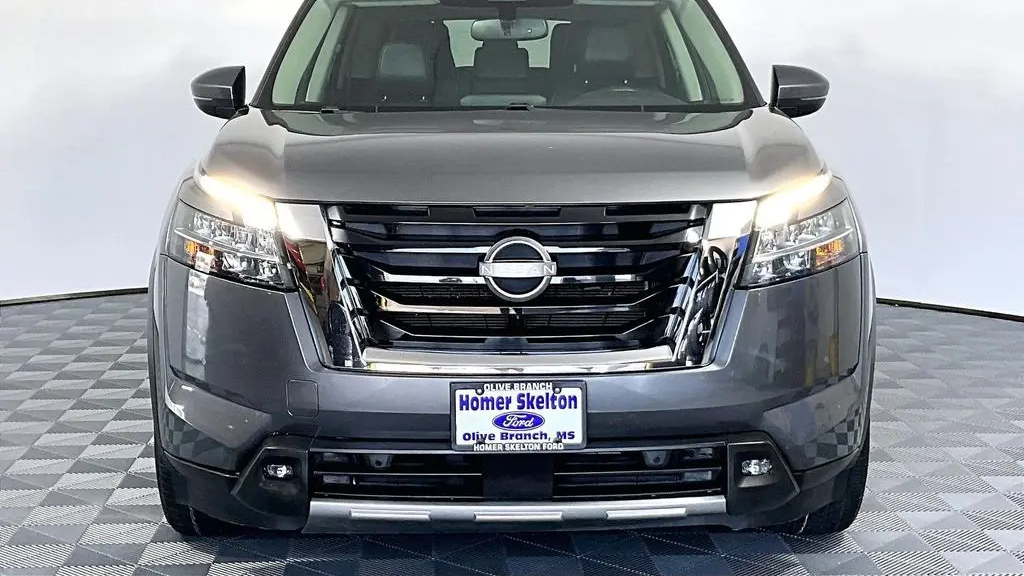 2022 Nissan Pathfinder SL