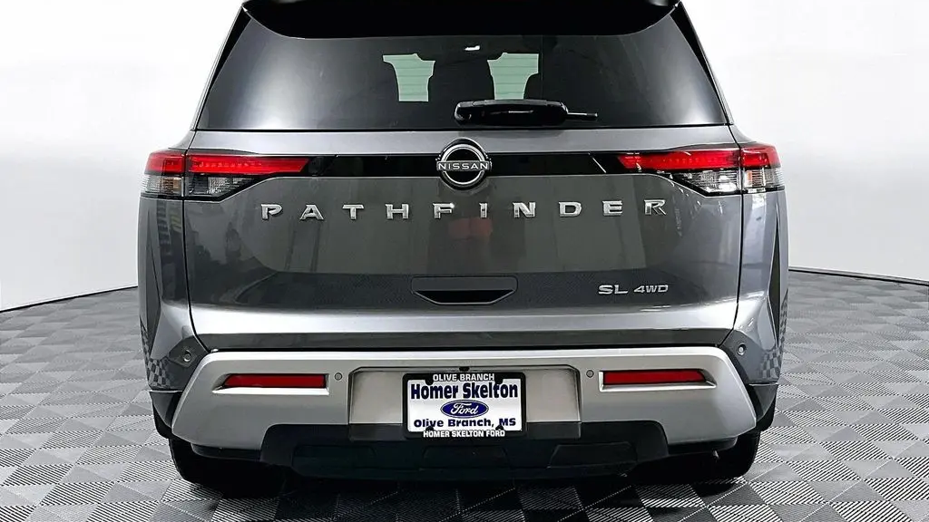 2022 Nissan Pathfinder SL