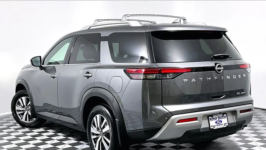 2022 Nissan Pathfinder SL