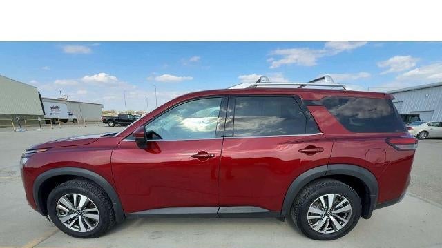 2022 Nissan Pathfinder SL