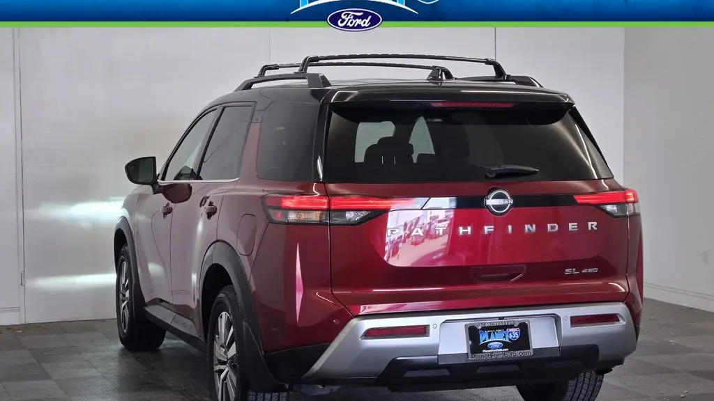 2022 Nissan Pathfinder SL