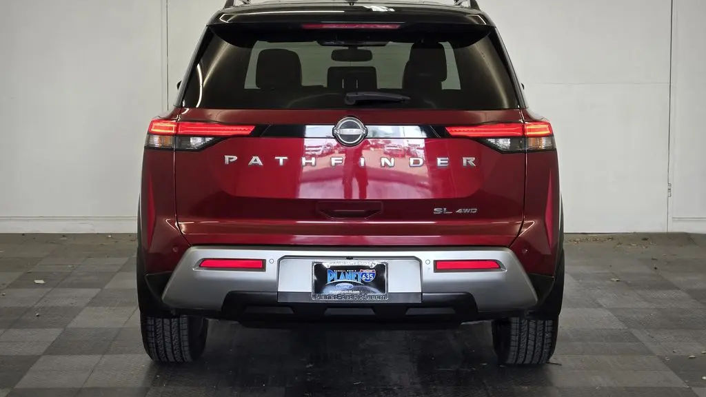2022 Nissan Pathfinder SL