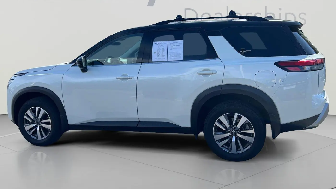 2023 Nissan Pathfinder SL