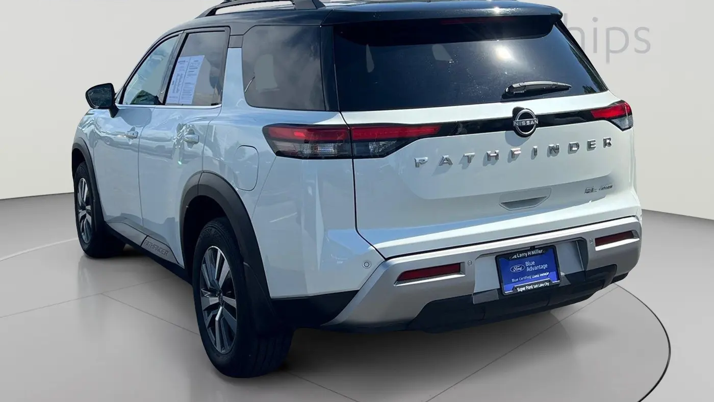 2023 Nissan Pathfinder SL