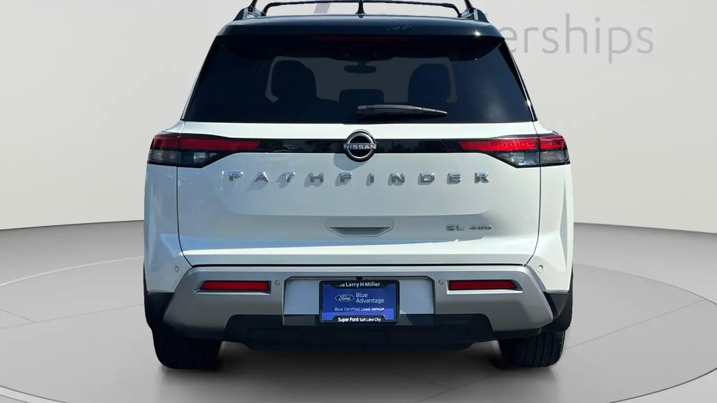 2023 Nissan Pathfinder SL