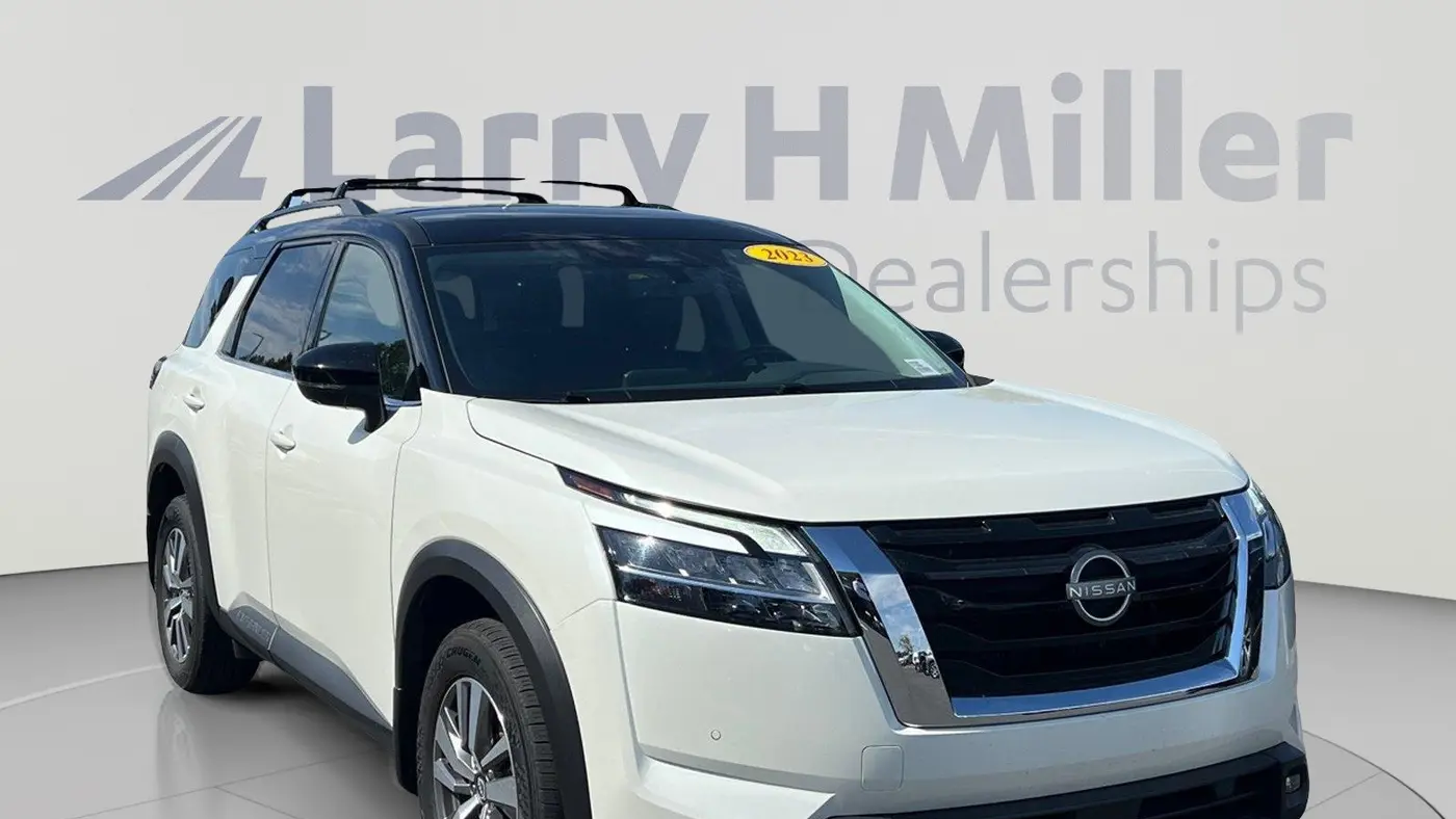 2023 Nissan Pathfinder SL