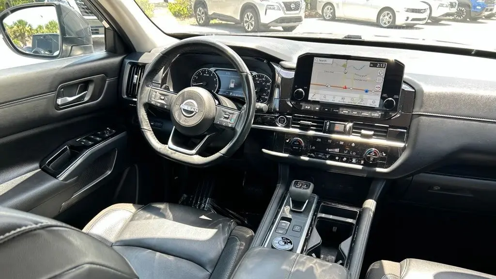 2024 Nissan Pathfinder SL