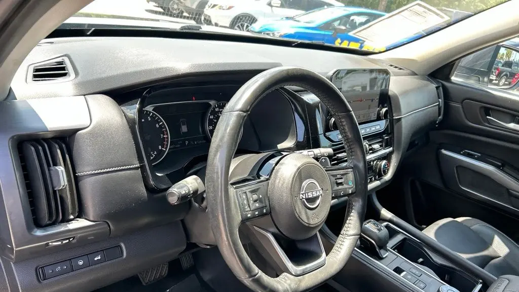 2024 Nissan Pathfinder SL