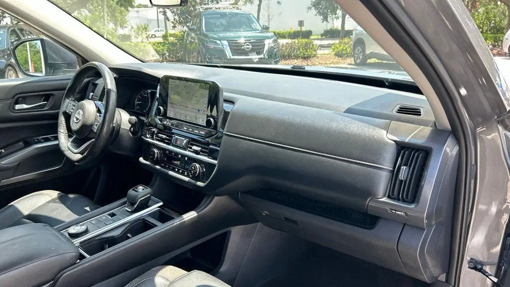 2024 Nissan Pathfinder SL