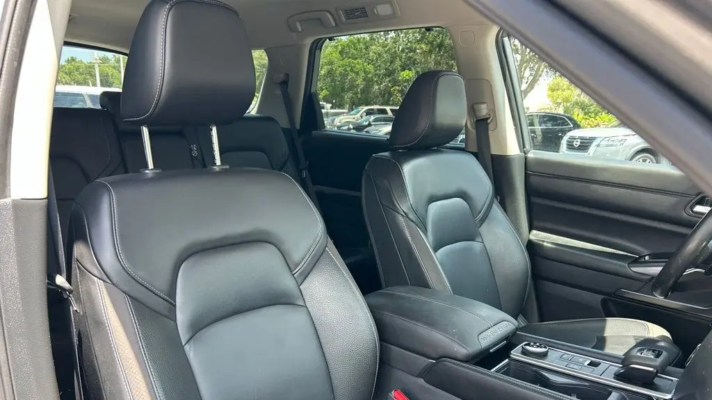 2024 Nissan Pathfinder SL