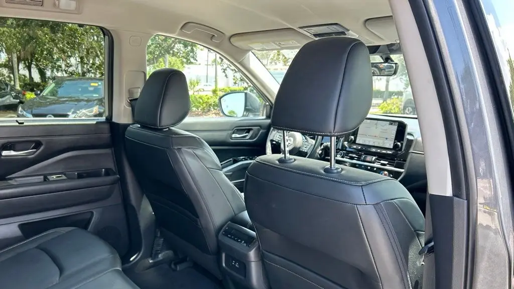2024 Nissan Pathfinder SL
