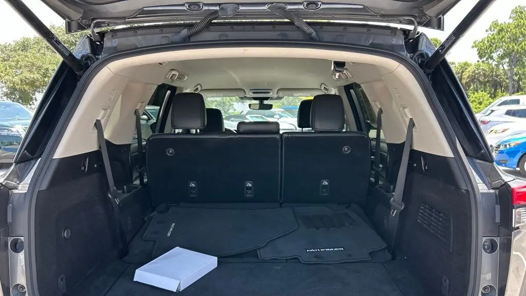 2024 Nissan Pathfinder SL