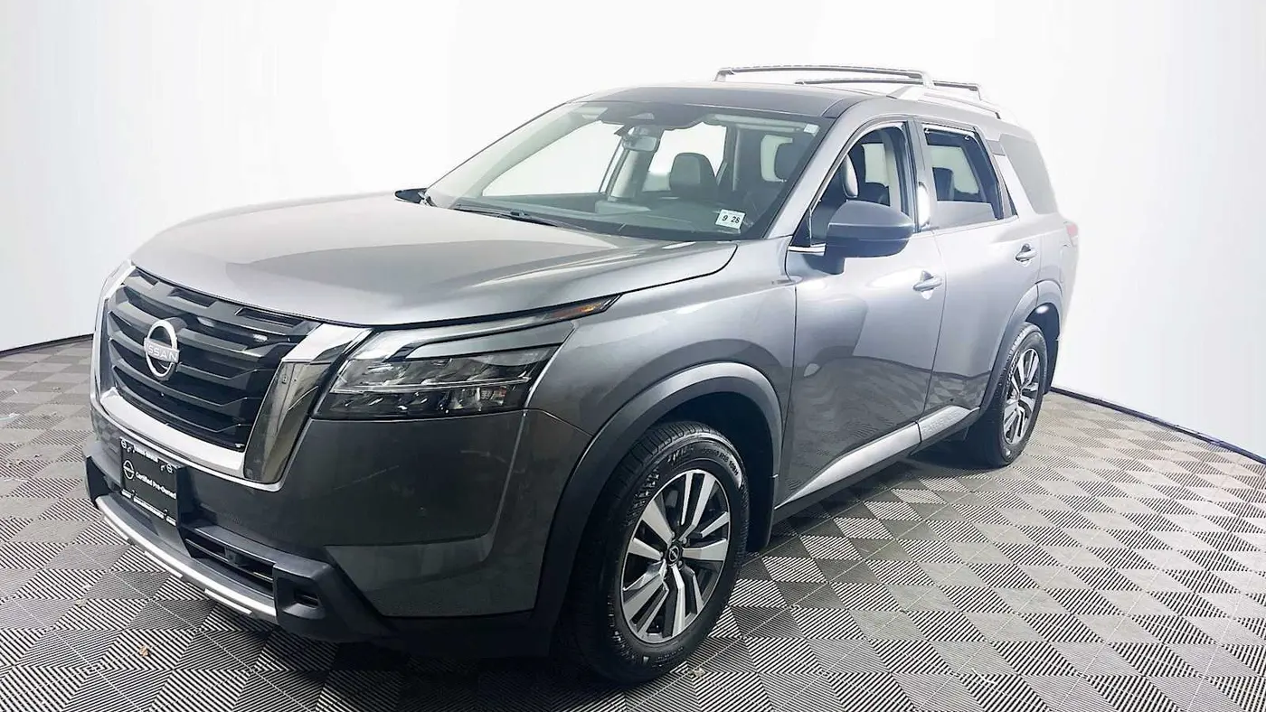 2024 Nissan Pathfinder SL