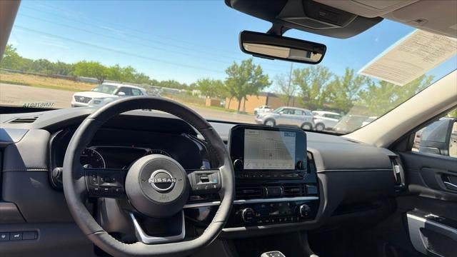 2025 Nissan Pathfinder SL