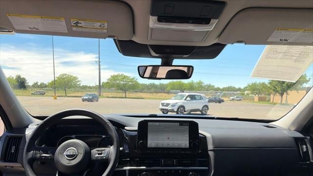 2025 Nissan Pathfinder SL
