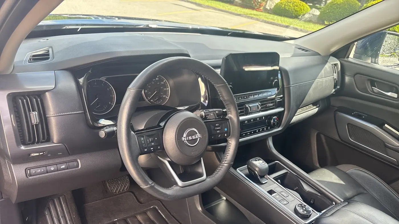 2022 Nissan Pathfinder SL