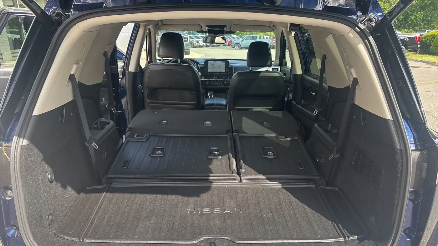 2022 Nissan Pathfinder SL