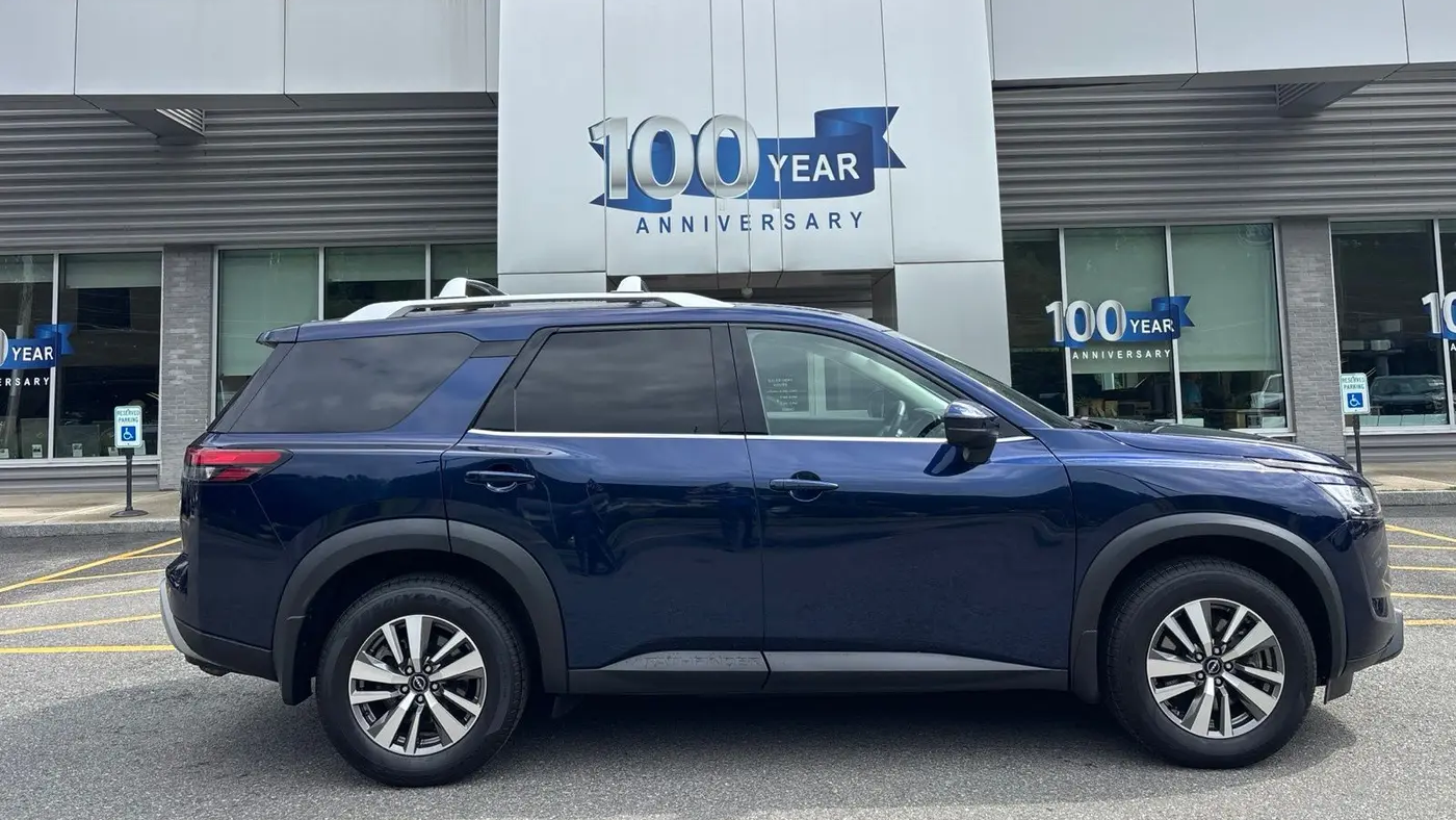 2022 Nissan Pathfinder SL