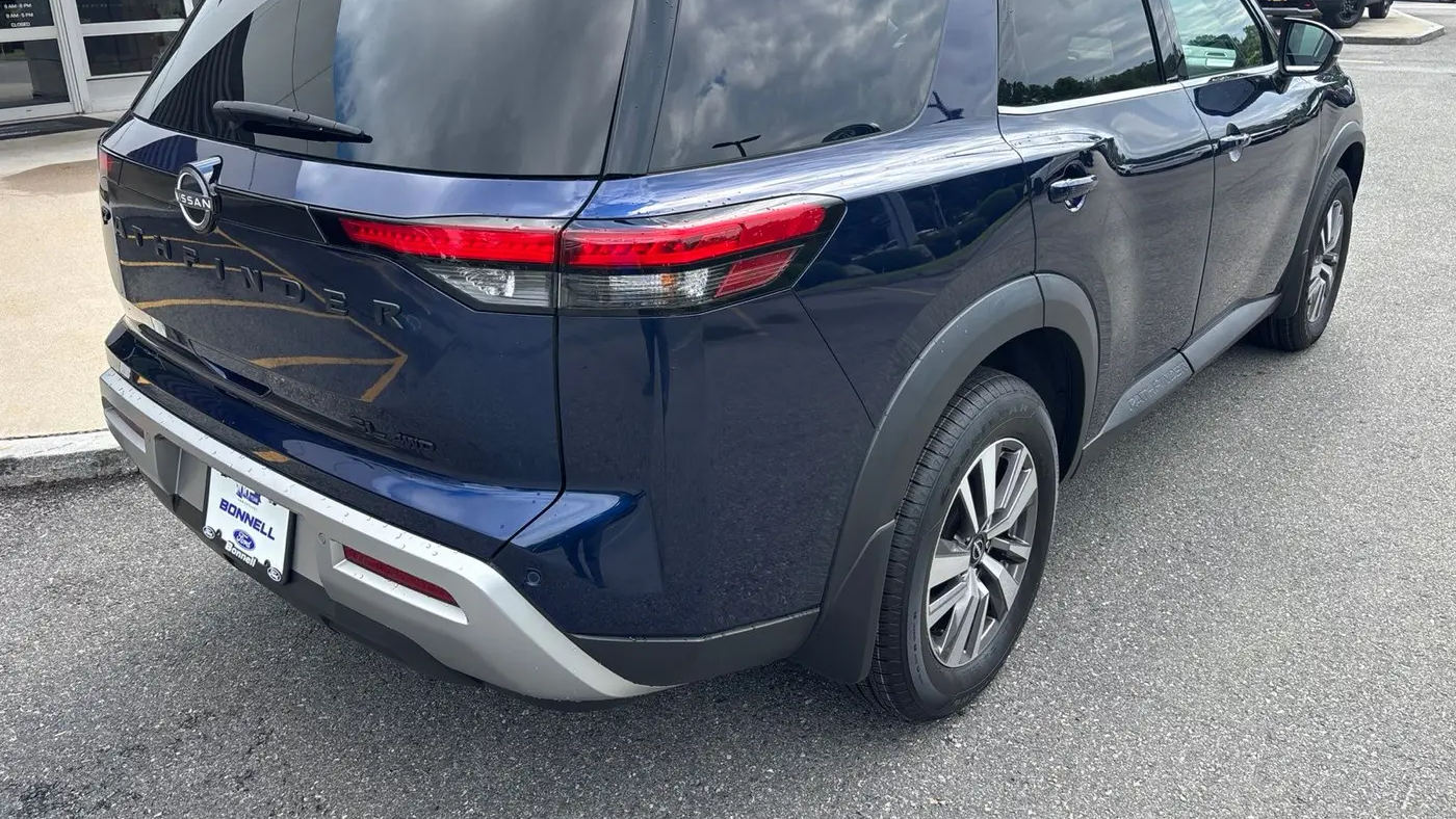 2022 Nissan Pathfinder SL