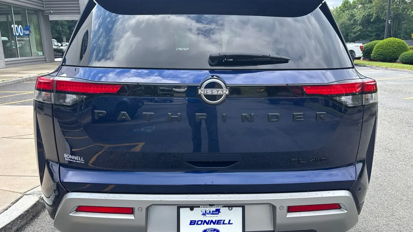 2022 Nissan Pathfinder SL