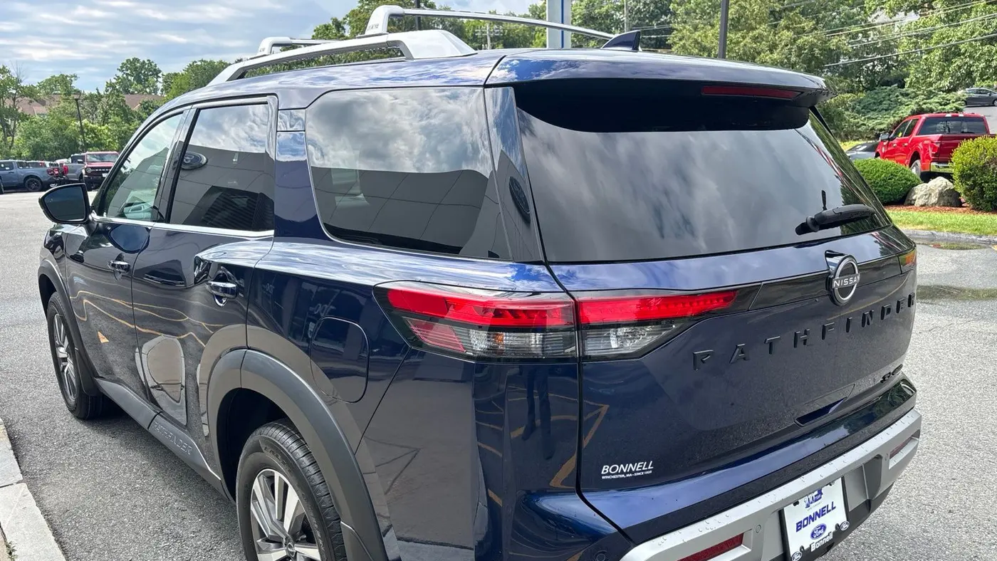2022 Nissan Pathfinder SL