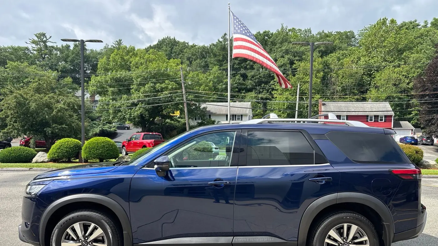 2022 Nissan Pathfinder SL