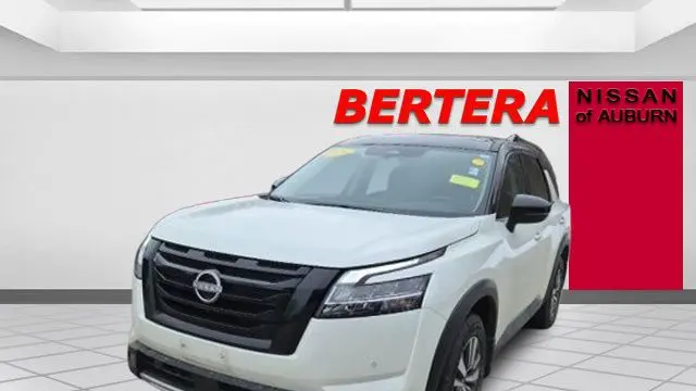 2024 Nissan Pathfinder SL