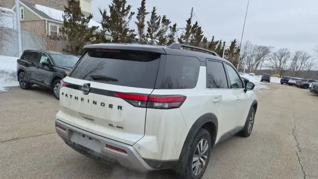 2024 Nissan Pathfinder SL