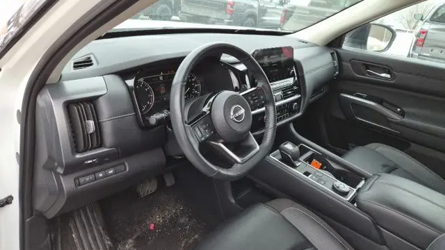 2024 Nissan Pathfinder SL