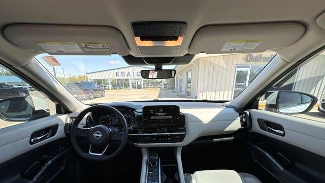 2024 Nissan Pathfinder SL