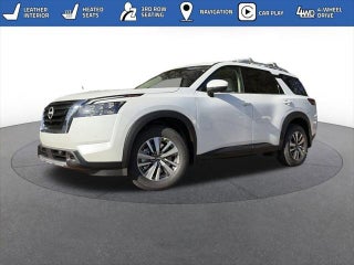 2025 Nissan Pathfinder with Everest White Pearl Tricoat Exterior