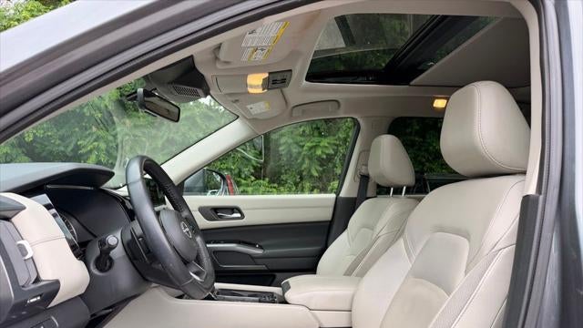 2023 Nissan Pathfinder SL