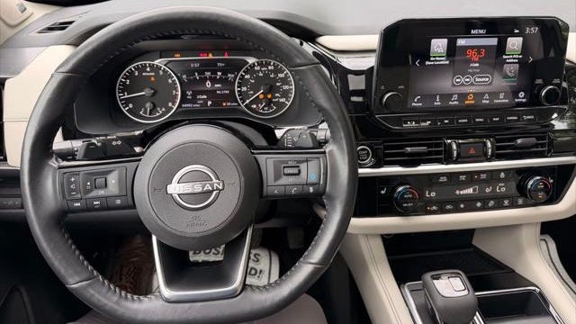 2023 Nissan Pathfinder SL