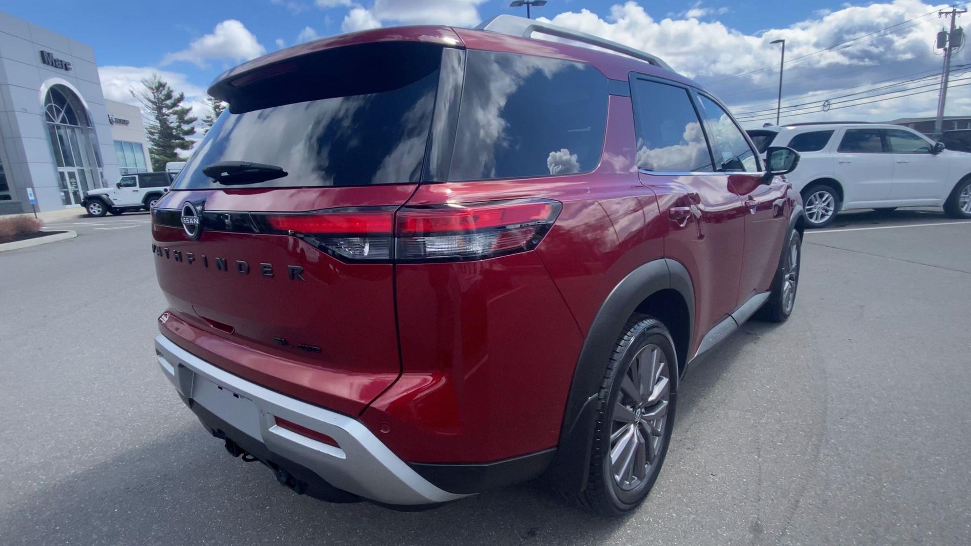2024 Nissan Pathfinder SL