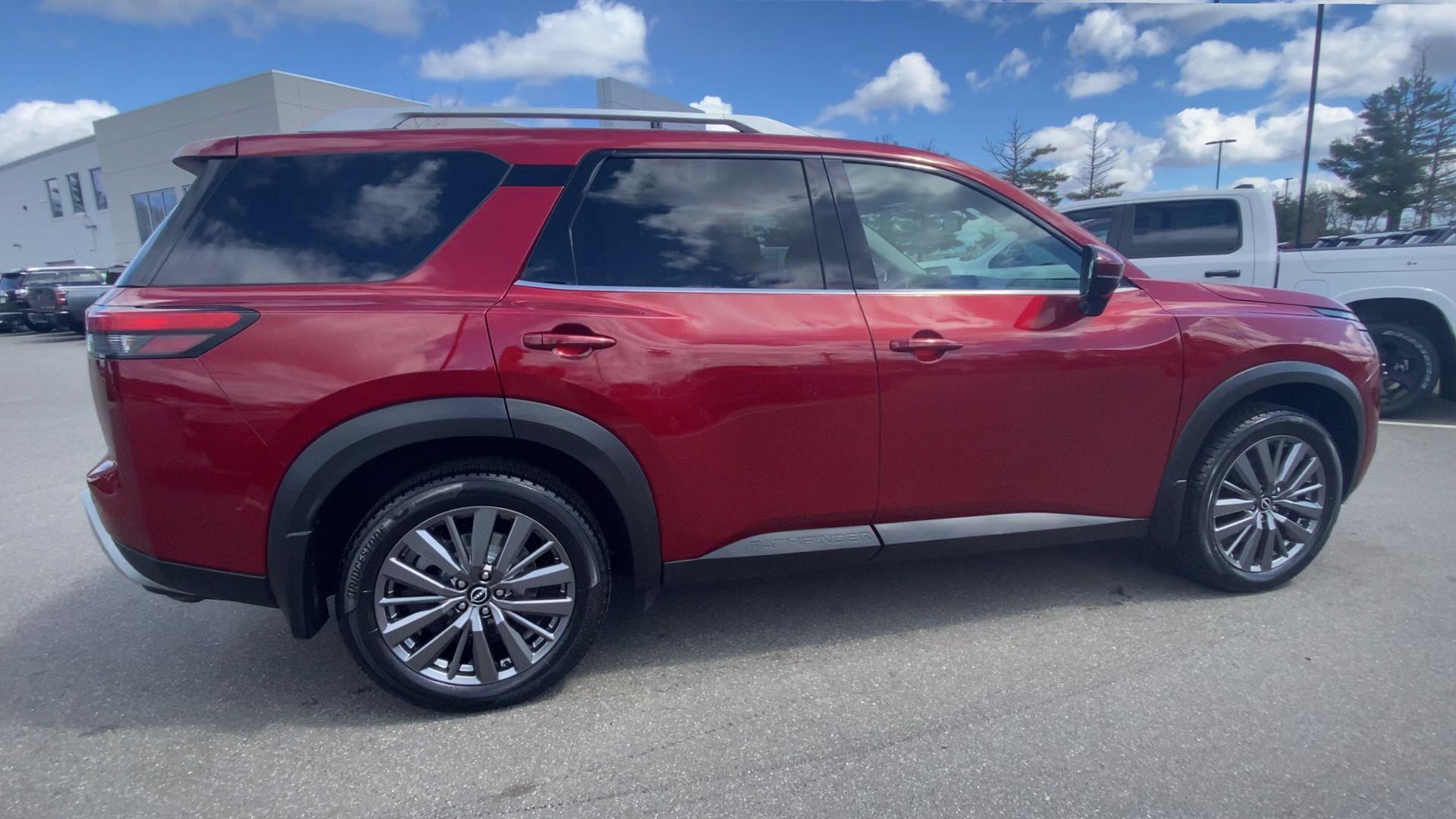 2024 Nissan Pathfinder SL